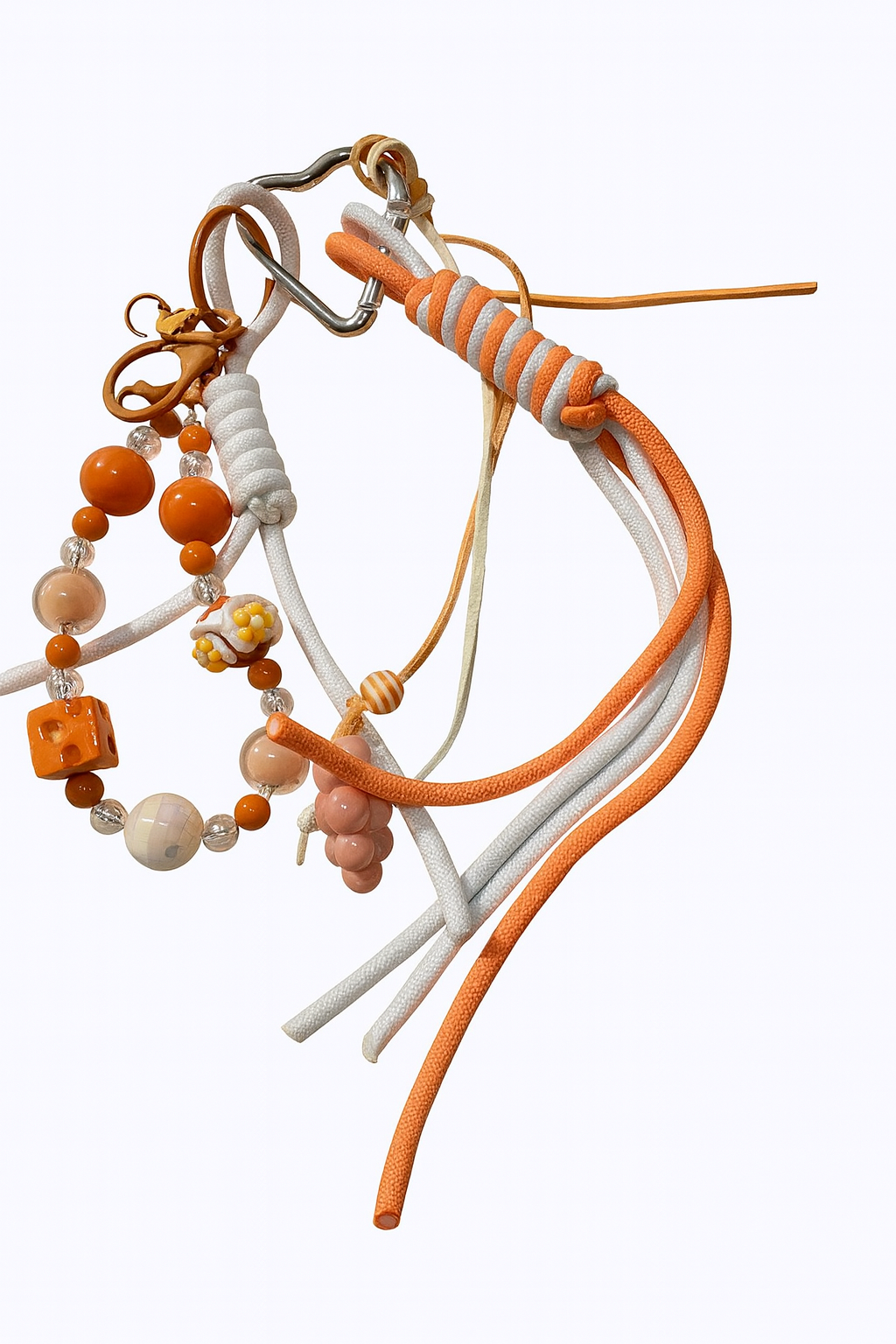 Grigris des Sacs – Porte-Clés Orange Pastel avec Perles & Cordons Tressés