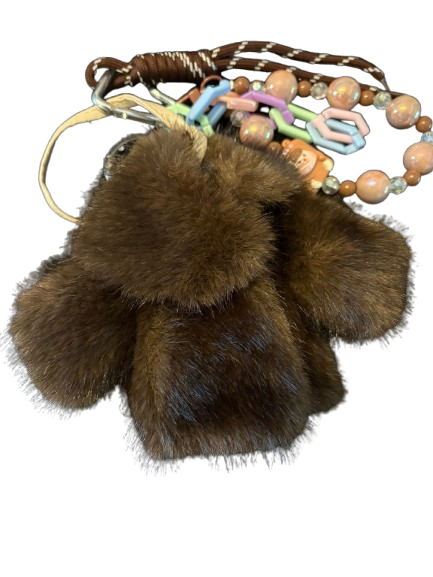 Porte-Clés Pompon “Brown Paws” – Fourrure Douce avec Perles Pastel & Cordon Tressé